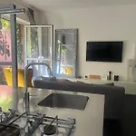Private Garden Apartment, Navigli, 24h Security * ミラノ