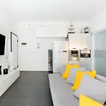 アパート Private Garden Apartment, Navigli, 24h Security ミラノ