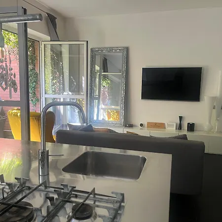 Private Garden Apartment, Navigli, 24h Security * Mediolan