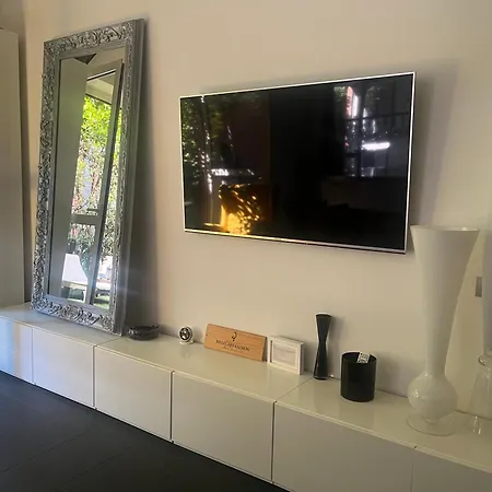 Private Garden Apartment, Navigli, 24h Security Mediolan