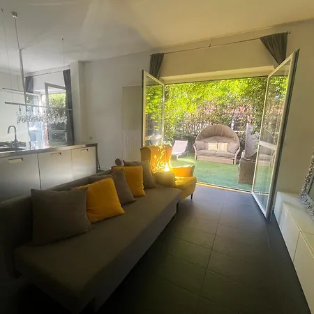 Apartament Private Garden Apartment, Navigli, 24h Security *