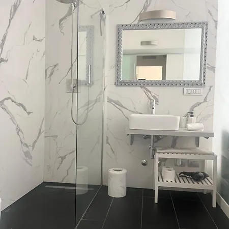 Private Garden Apartment, Navigli, 24h Security * Mediolan