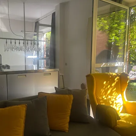 Private Garden Apartment, Navigli, 24h Security Apartament *