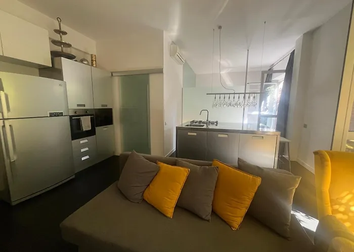 Private Garden Apartment, Navigli, 24h Security Apartment