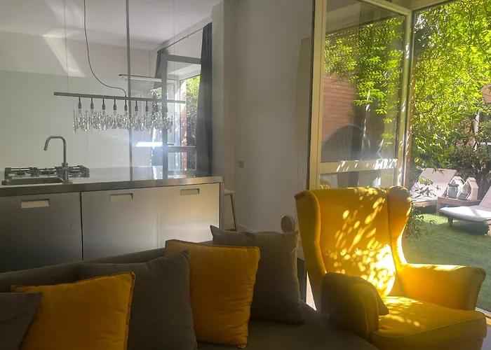 Private Garden Apartment, Navigli, 24h Security Apartment *